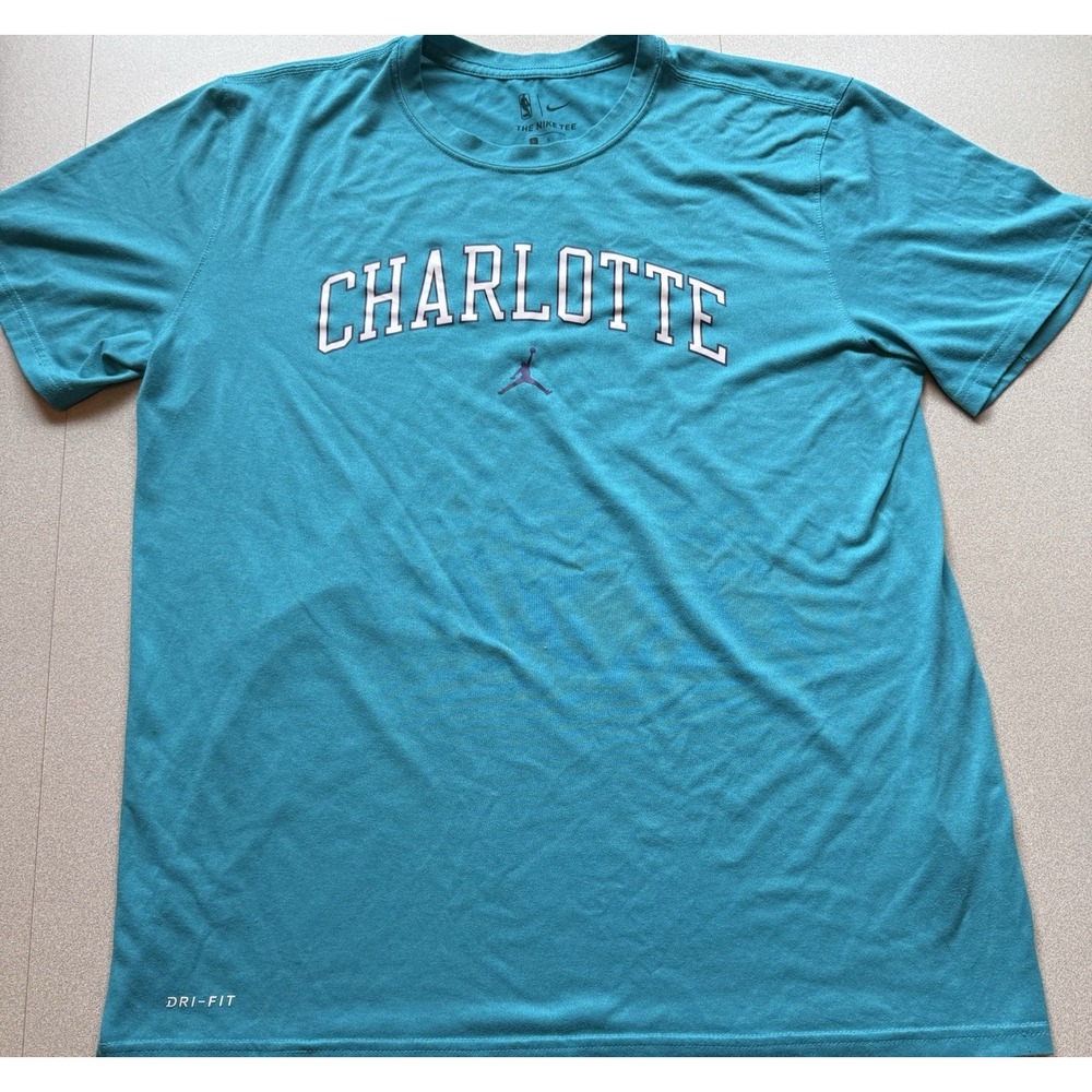 Nike The Nike Tee Charlotte Hornets Dri-Fit Size Large T-Shirt